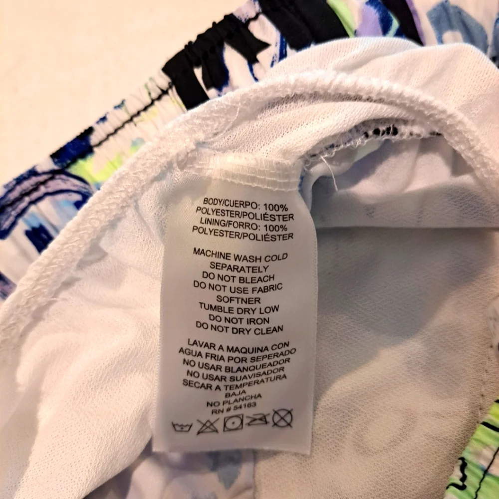 Calvin Klein Running Shorts Graffiti Size Medium - Picture 6 of 6